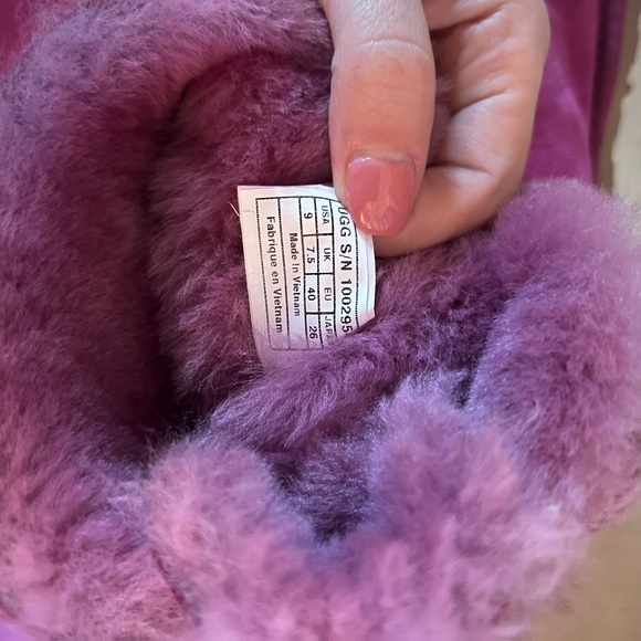 Women's Uggs Lightly worn. Size 9 - Picture 2 of 5